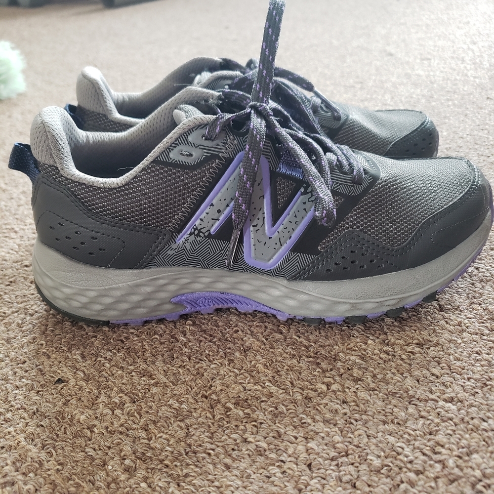 LIKE NEW, BARELY WORN! New Balance Charcoal and Lavender Running Shoes